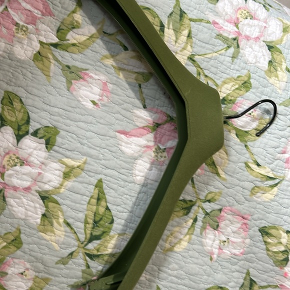 Authentic Gucci Green Velvet Hangers - Picture 4 of 4
